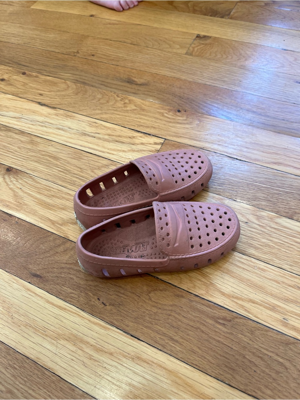 Kids Water Shoes Slip-On in Dusty Rose